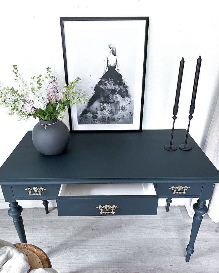 Elegant skrivbord i svart