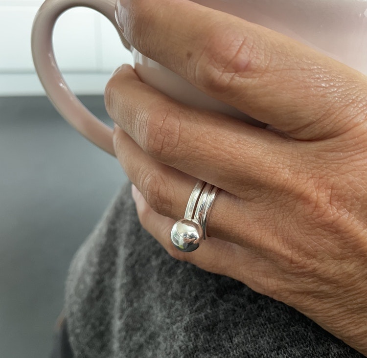 Ring Globe
