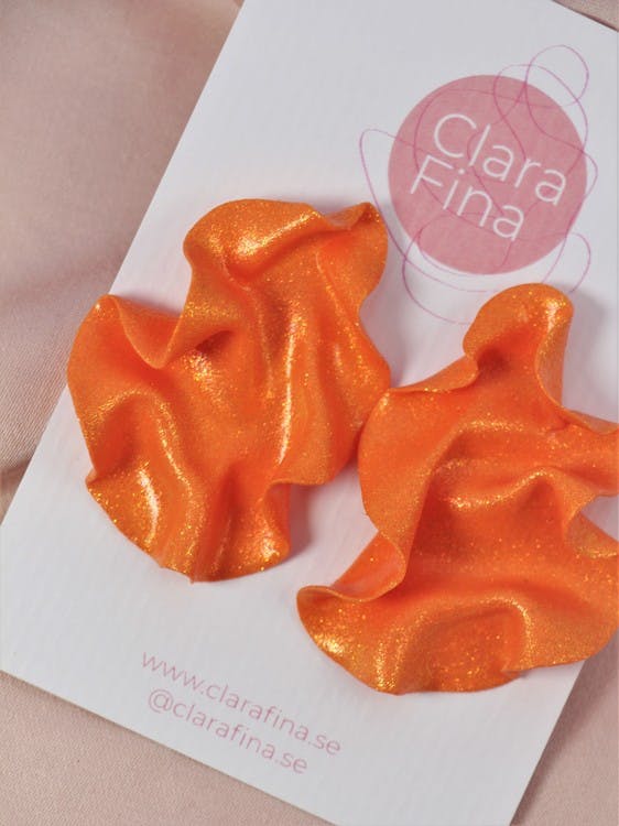 Satin S orange glitter