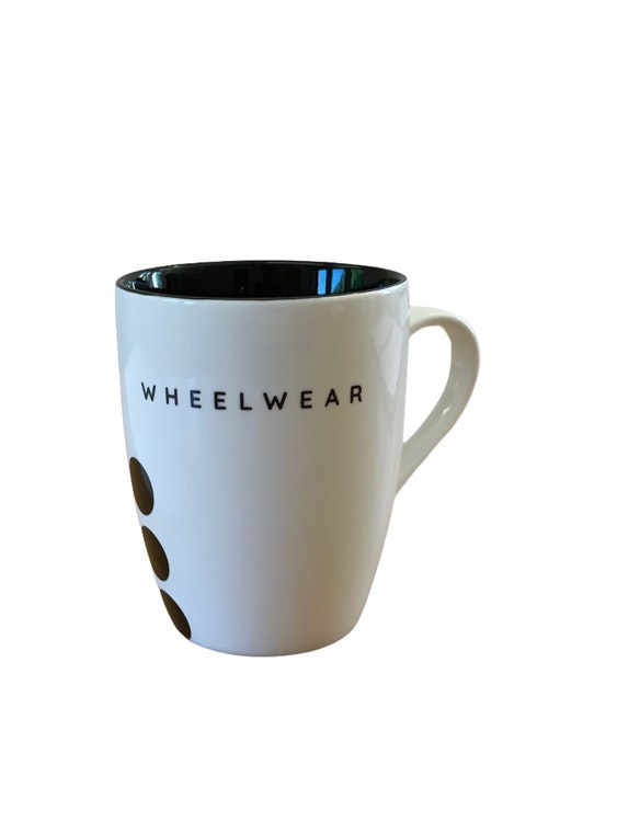 Köp vår kaffekopp - Wheelwear - Snygga och moderna kläder för dig i rullstol