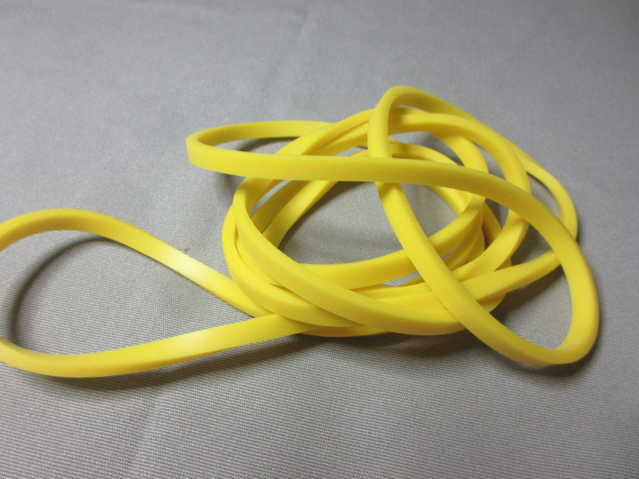 Powerband HLLD Gul 15lb, 210 cm