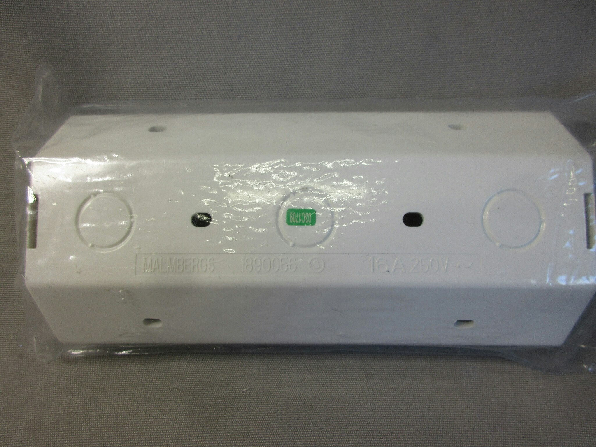 Malmbergs 3-vägs Hörnbox 16A 250V