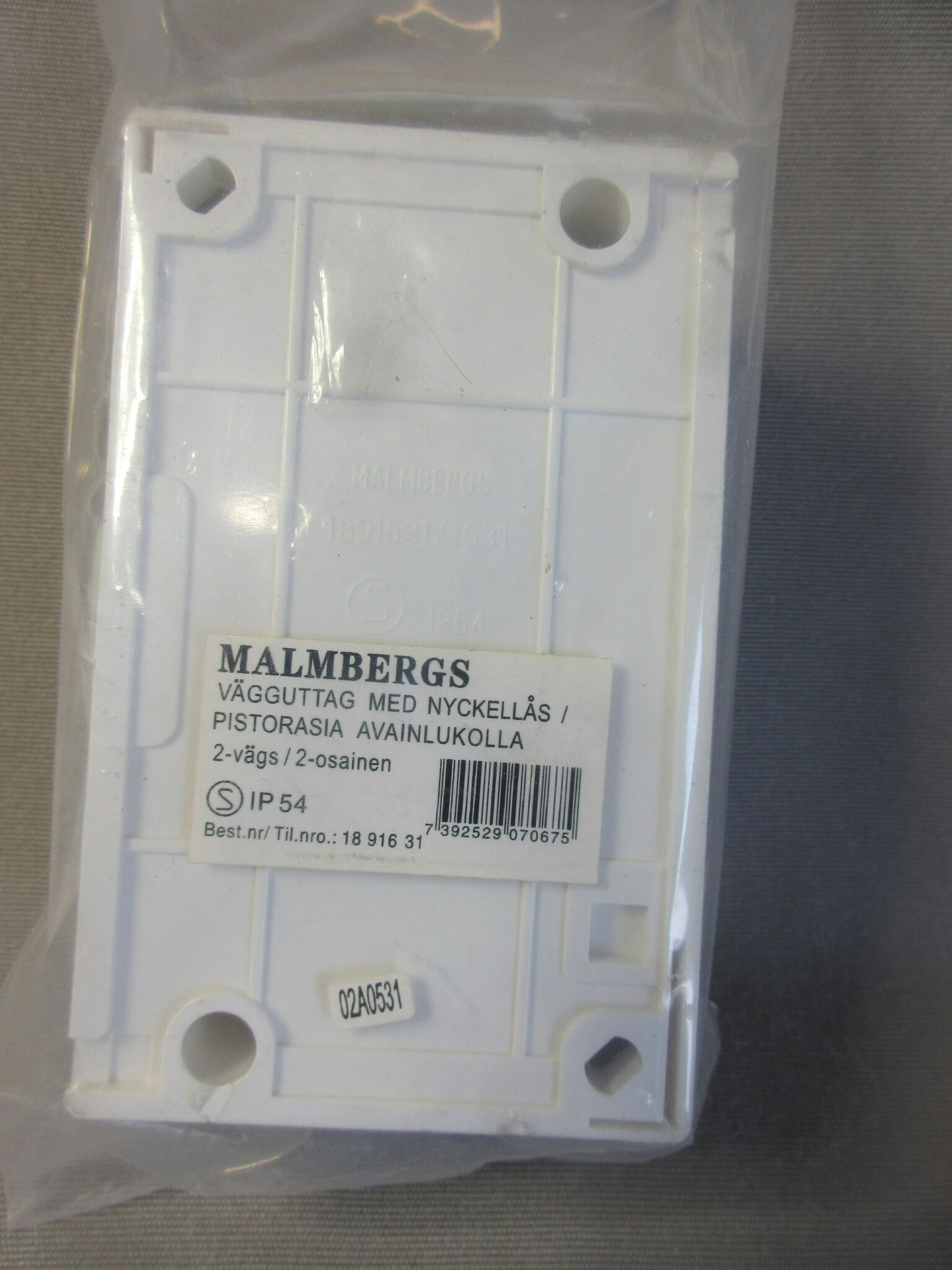 Malmbergs Vägguttag 2-vägs nyckellås IP54