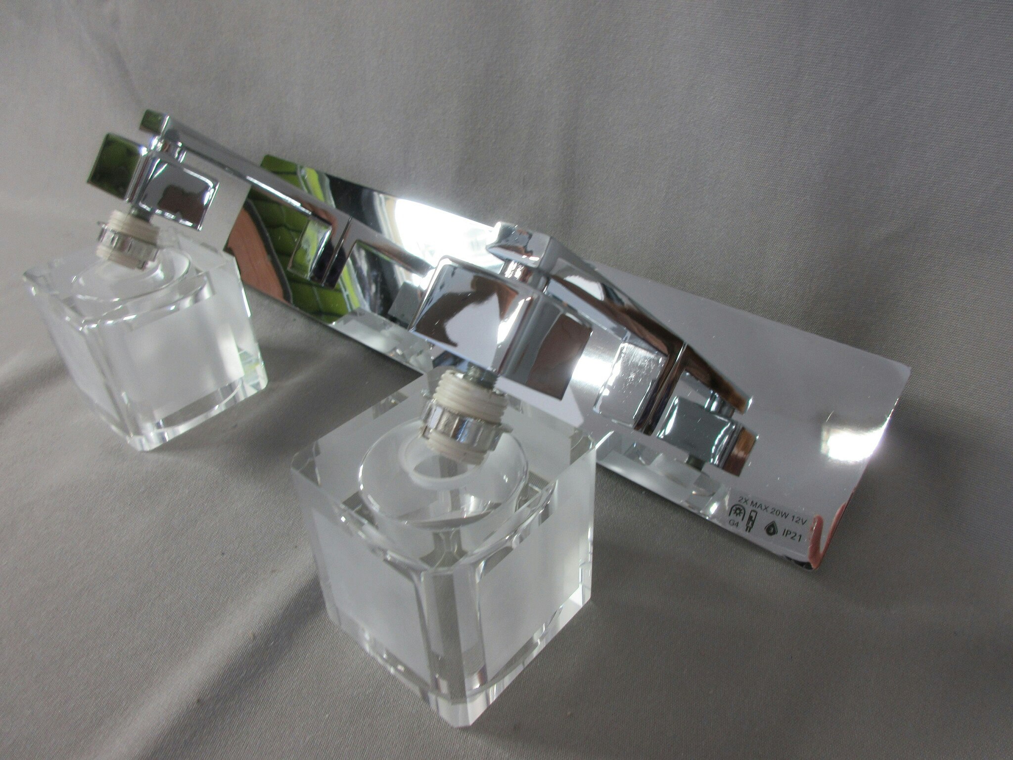 AH Belysning Badrumsarmatur IP44. V563