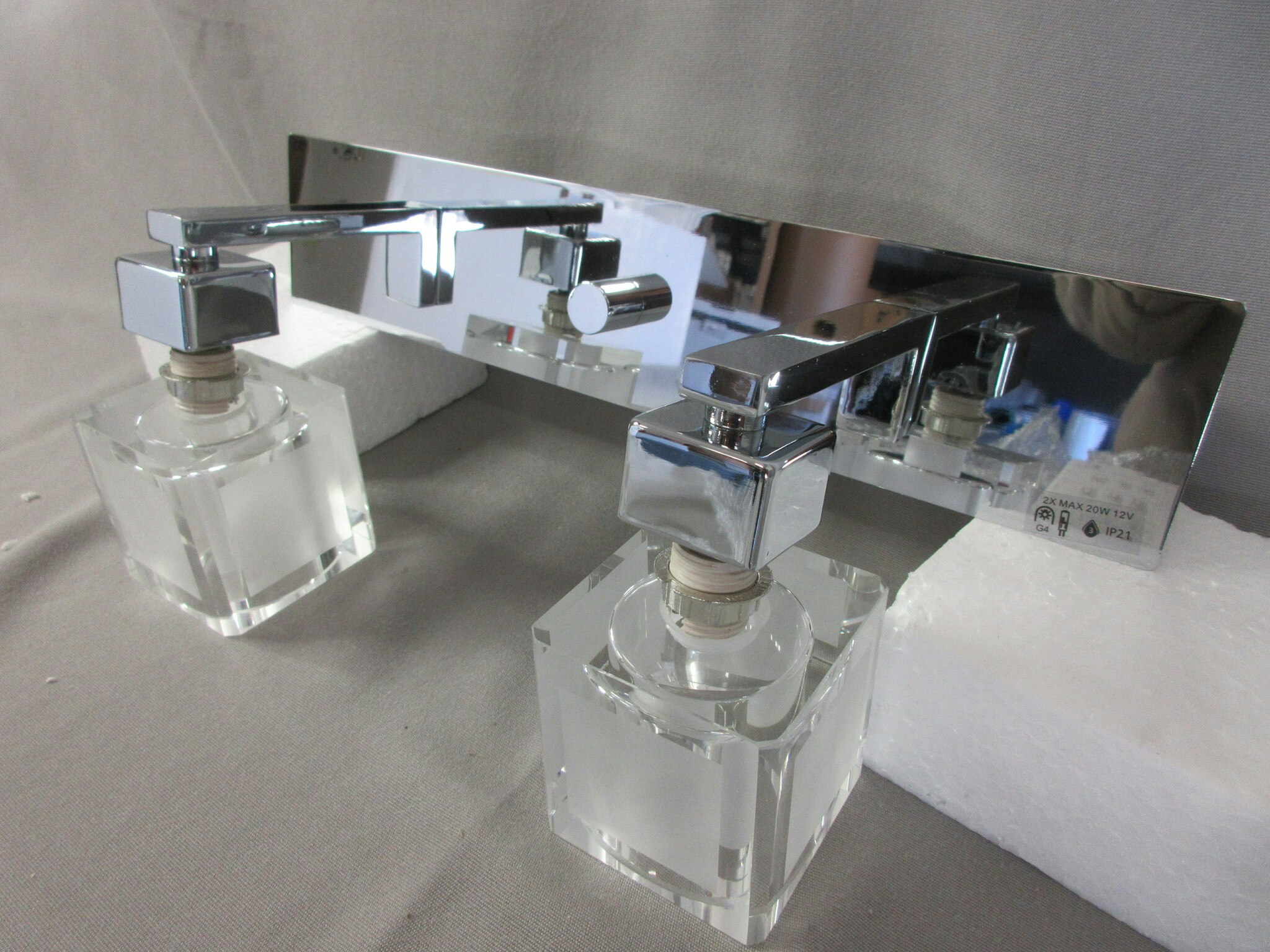 AH Belysning Badrumsarmatur IP44. V563
