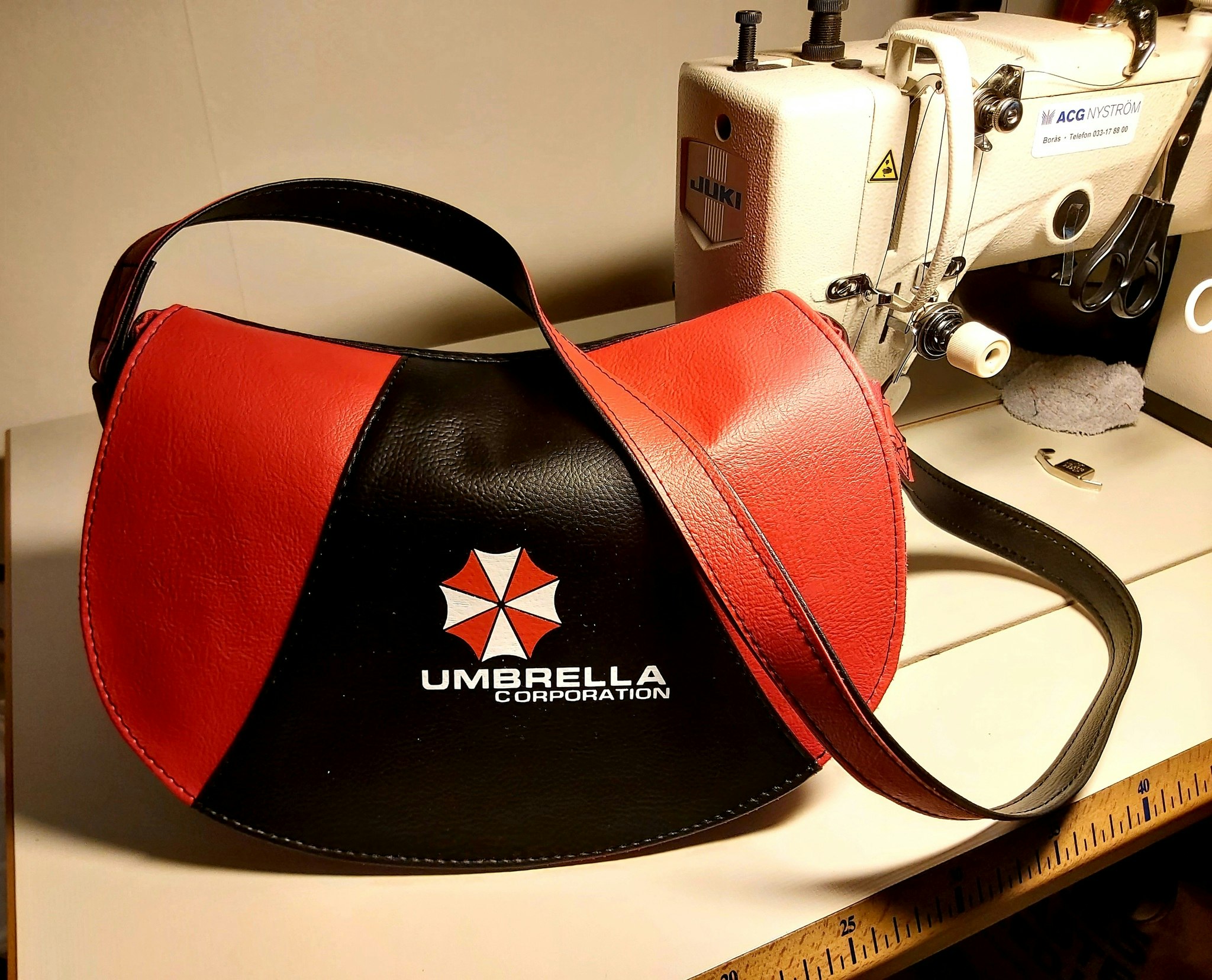 Handväska - Resident Evil - Umbrella Corporation