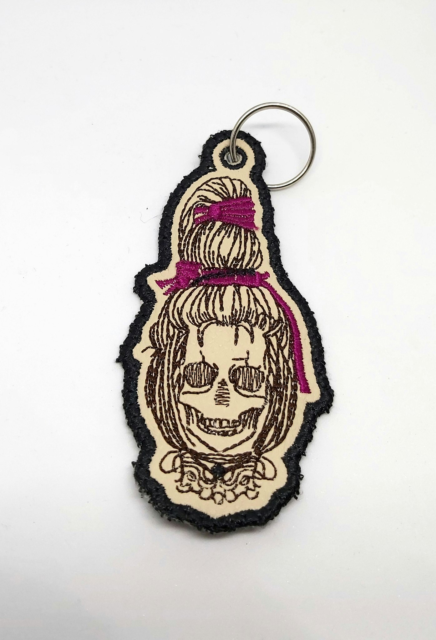 Broderad nyckelring - Voodoo head