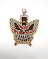 Broderad nyckelring - Skullifly