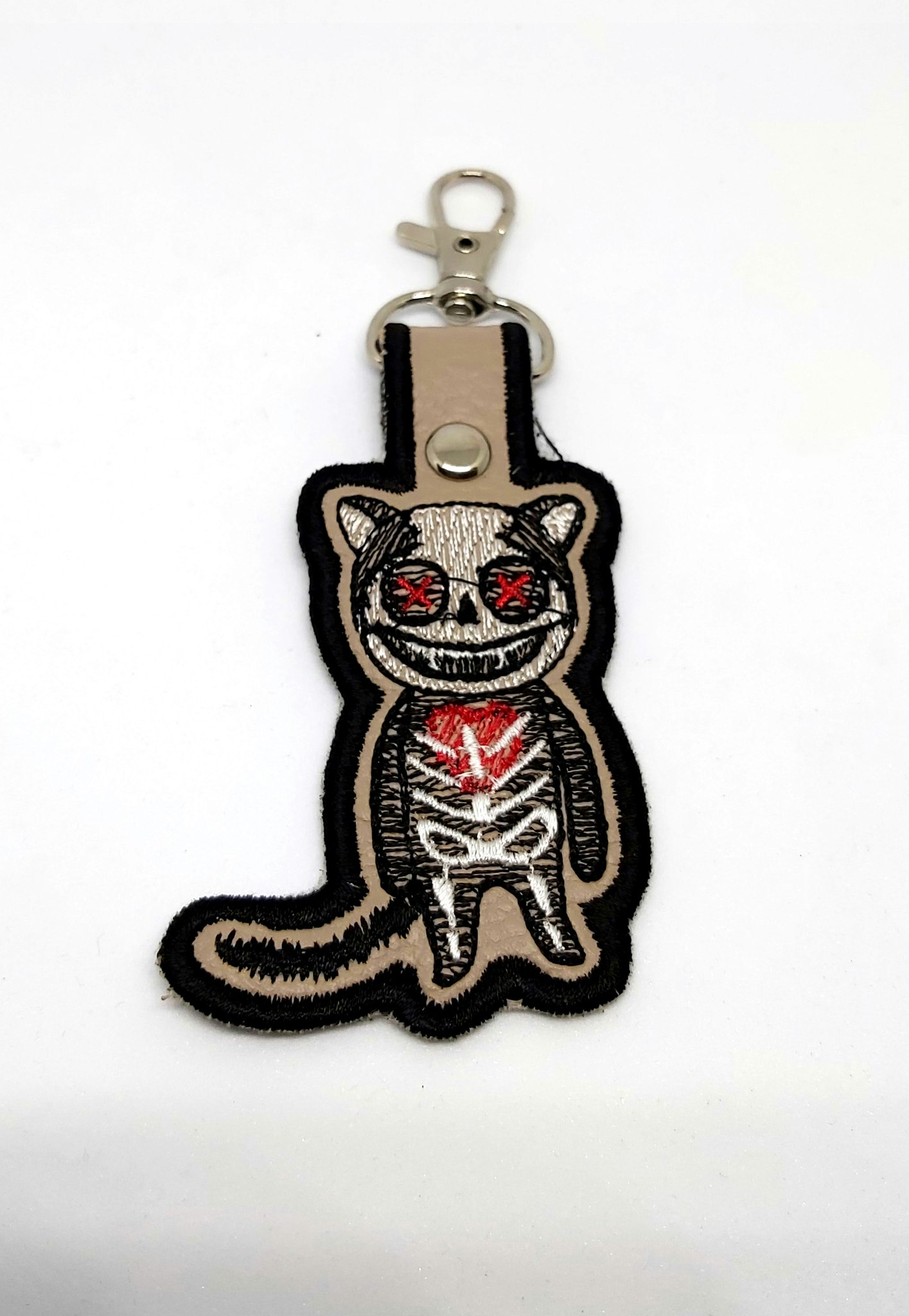 Broderad nyckelring - Skelecat