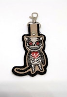 Broderad nyckelring - Skelecat