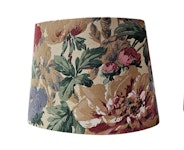Lampskärm, OVAL, med motiv av blommor och blad, som passar till Munka Tenns lampor