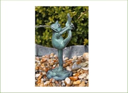 Brunnen, Frosch aus Bronze, stehend, Höhe 21 cm, Hinterbein gebeugt, von Mr Fredrik
