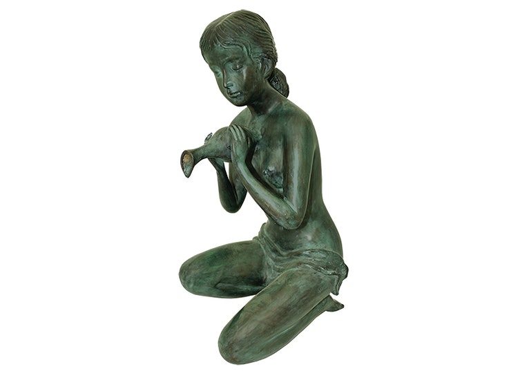 Brunnen, kniende Frau mit der Urne, aus Bronze, von Mr Fredrik