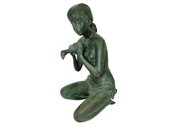 Fontän, kvinna knäböjande med urna, gjord i brons, från Mr Fredrik