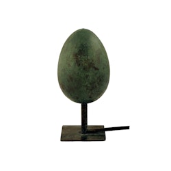 Ägg i brons som står upp som fontän, från Mr Fredrik