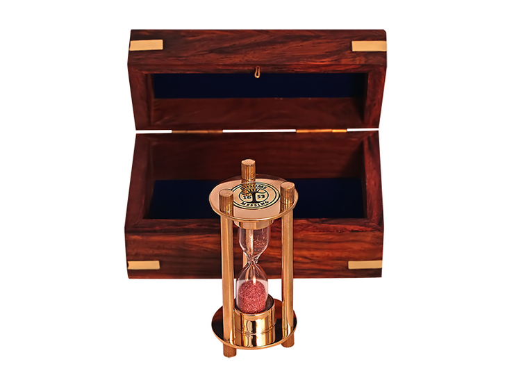 Hourglass in brass in wooden box