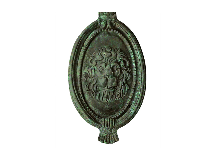 Door knocker with lion mascaron in bronze