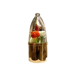 Blomvas med glaskupa, från Gusums Messing