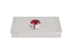 Box in Zinn mit großem rotem Stein auf dem Deckel, rechteckig, von Munka Schweden