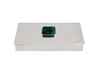 Box in Zinn mit großem Smaragd auf dem Deckel, rechteckig, von Munka Schweden