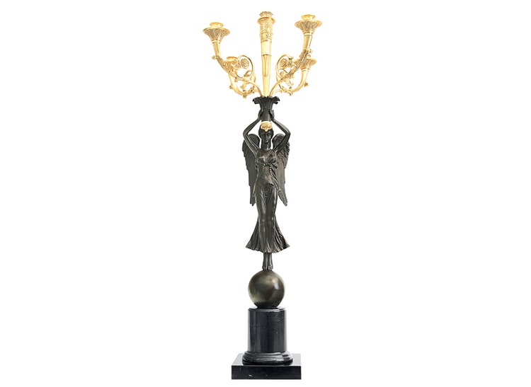 Kandelaber aus Bronze auf Marmorsockel, 84 cm