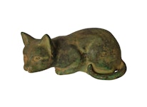 Katt i brons, liggande, 22 cm, sandbrun