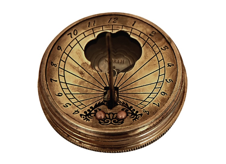 Kompass und Sonnenuhr aus Altmessing, inkl. Holzschatulle, 5 cm Durchmesser, 17 mm, 80 g