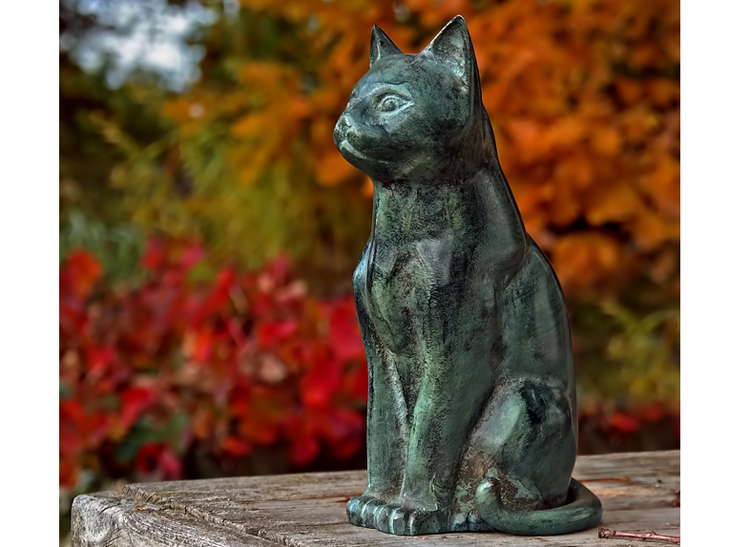 Katt, sittande, 22 cm, gjord i aluminium, grönpatinerad