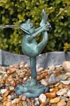 Mr Fredrik Brunnenpaket mit Brunnenfrosch in Bronze stehend 21 cm inkl. Pumpe, Schlauch, inkl. Versand