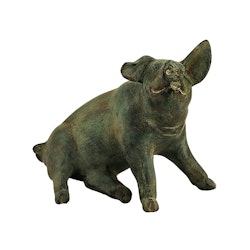 Schwein aus Bronze, sitzend, 18 cm, grün patiniert