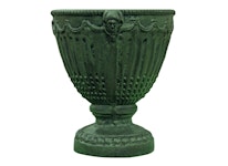 Stor kruka i klassisk empirestil i grönpatinerad aluminium, diameter 30 cm och höjd 27 cm.