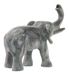 Fontän i form av elefant (mindre elefant 8,5 cm) där det sprutar ur snabeln
