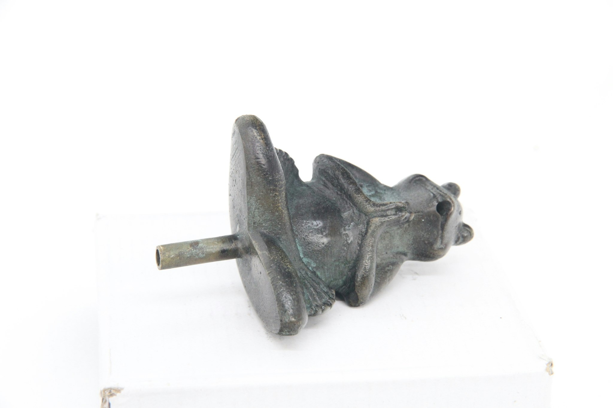 Seated frog as a fountain in a yoga position, 6.5 cm high, made of bronze
