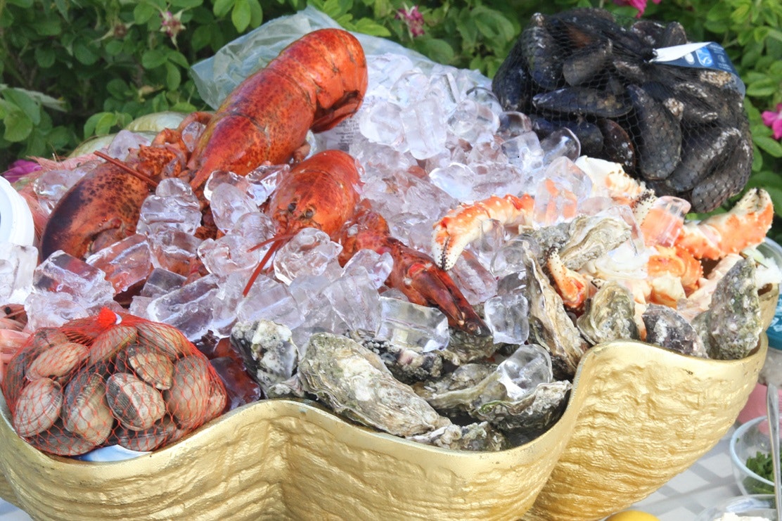 Champagne-/vinkylare och för skaldjursplatå, i form av större snäckskal, GULDPLÄTERAT