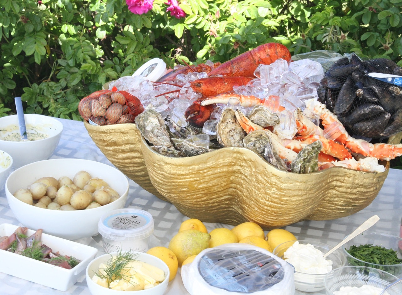 Champagne-/vinkylare och för skaldjursplatå, i form av större snäckskal, GULDPLÄTERAT