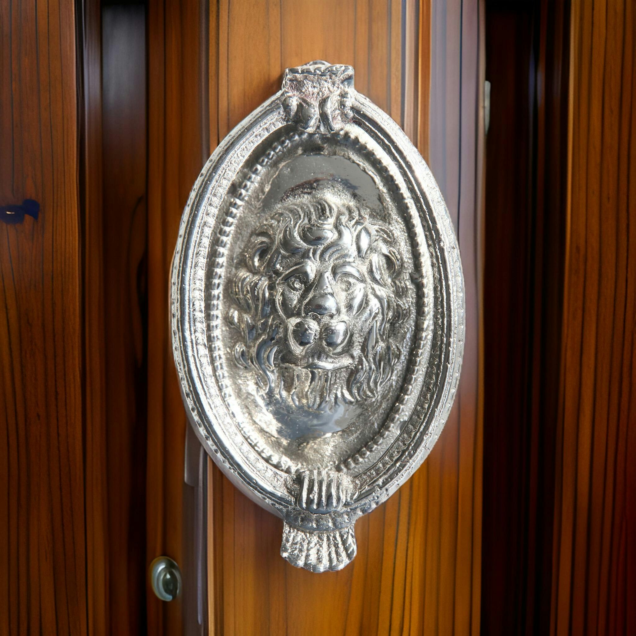 Serrure de porte avec masque de lion en laiton nickelé