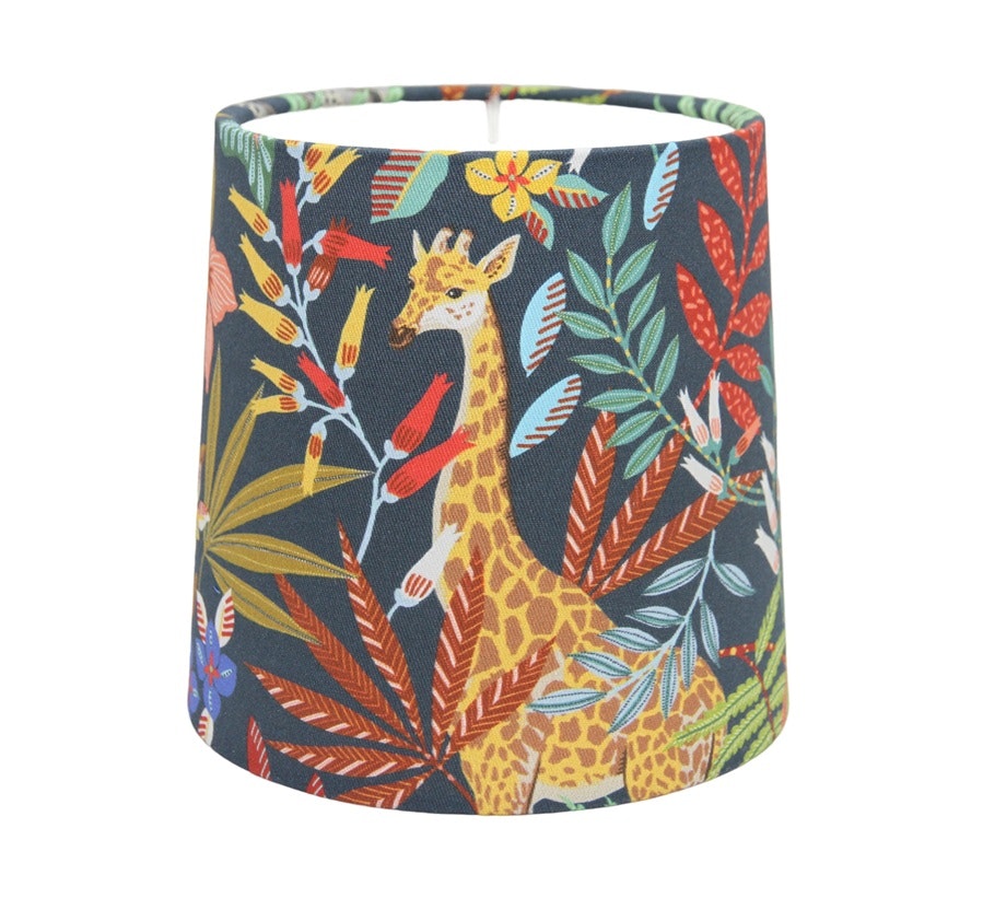 Lampskärm, RUND, med motiv djungel och giraff, som bland annat passar till Munka Tenns lampor