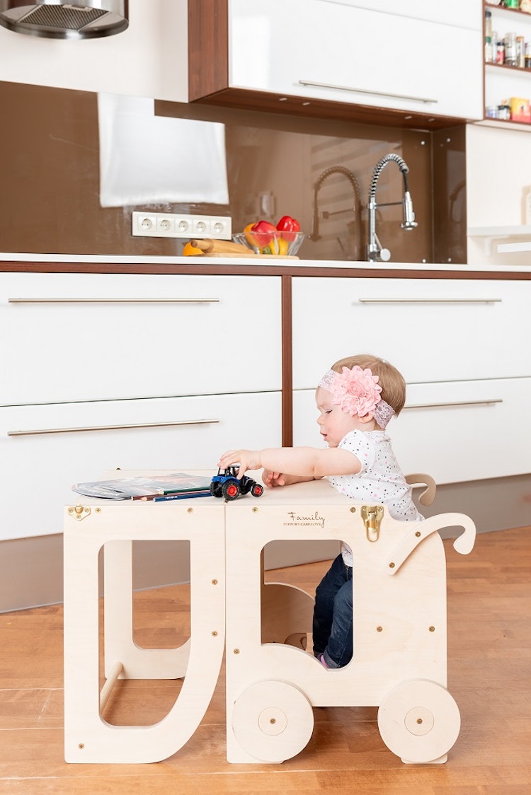 Kökspall för småbarn / bord och pall allt i ett