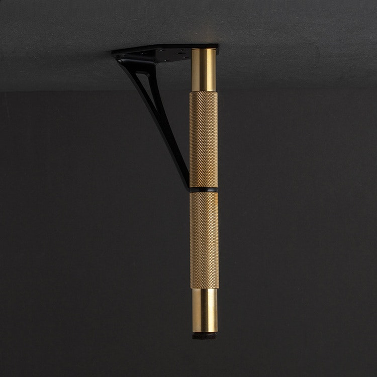 OUT STANDING Gold/Black