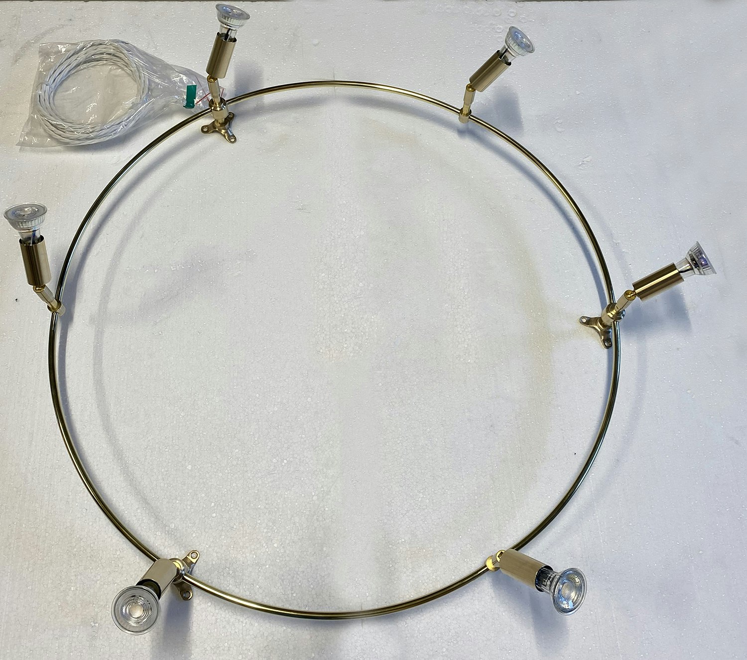 Taklampa i mässing CIRCLE