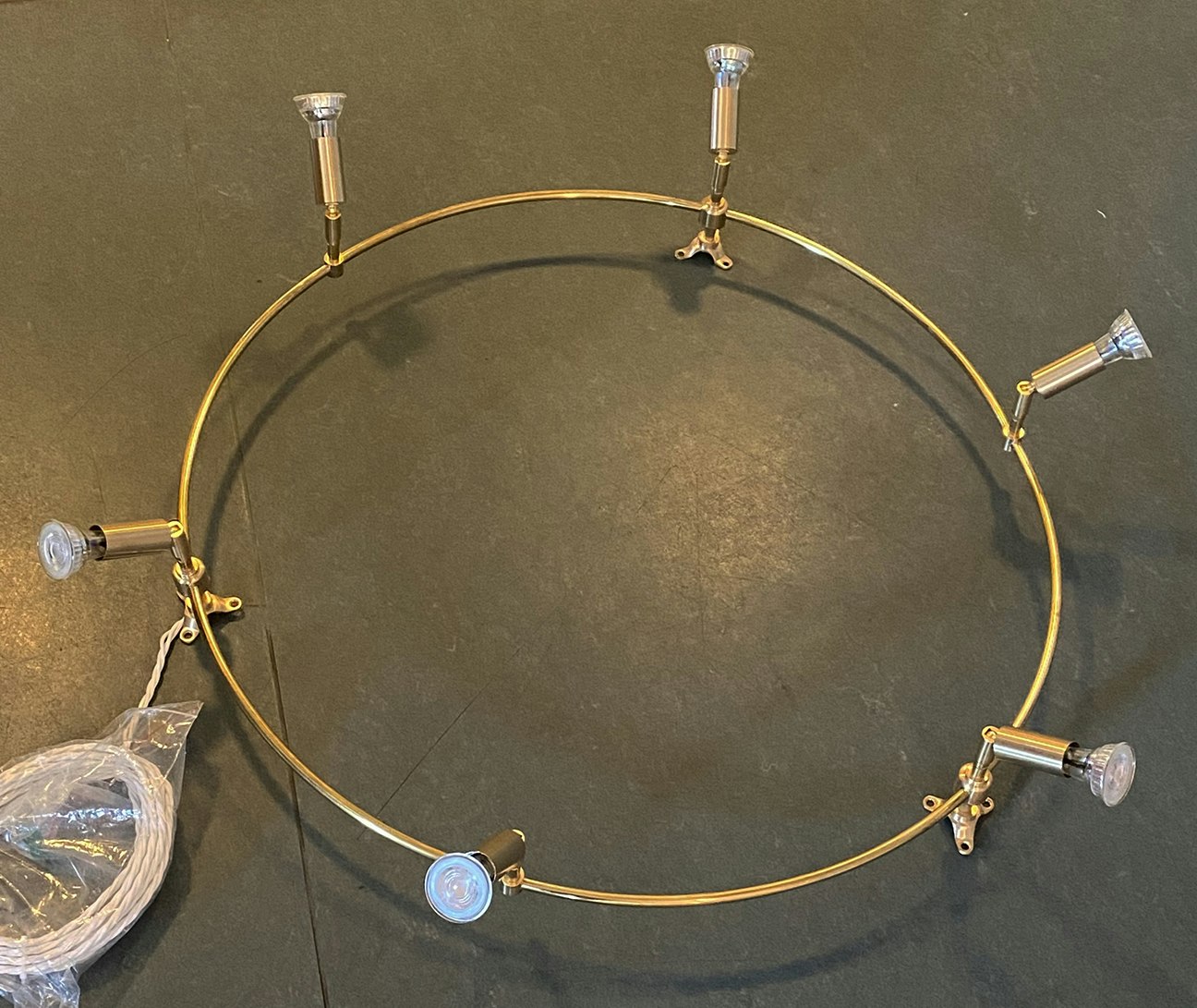 Outlet CIRCLE80