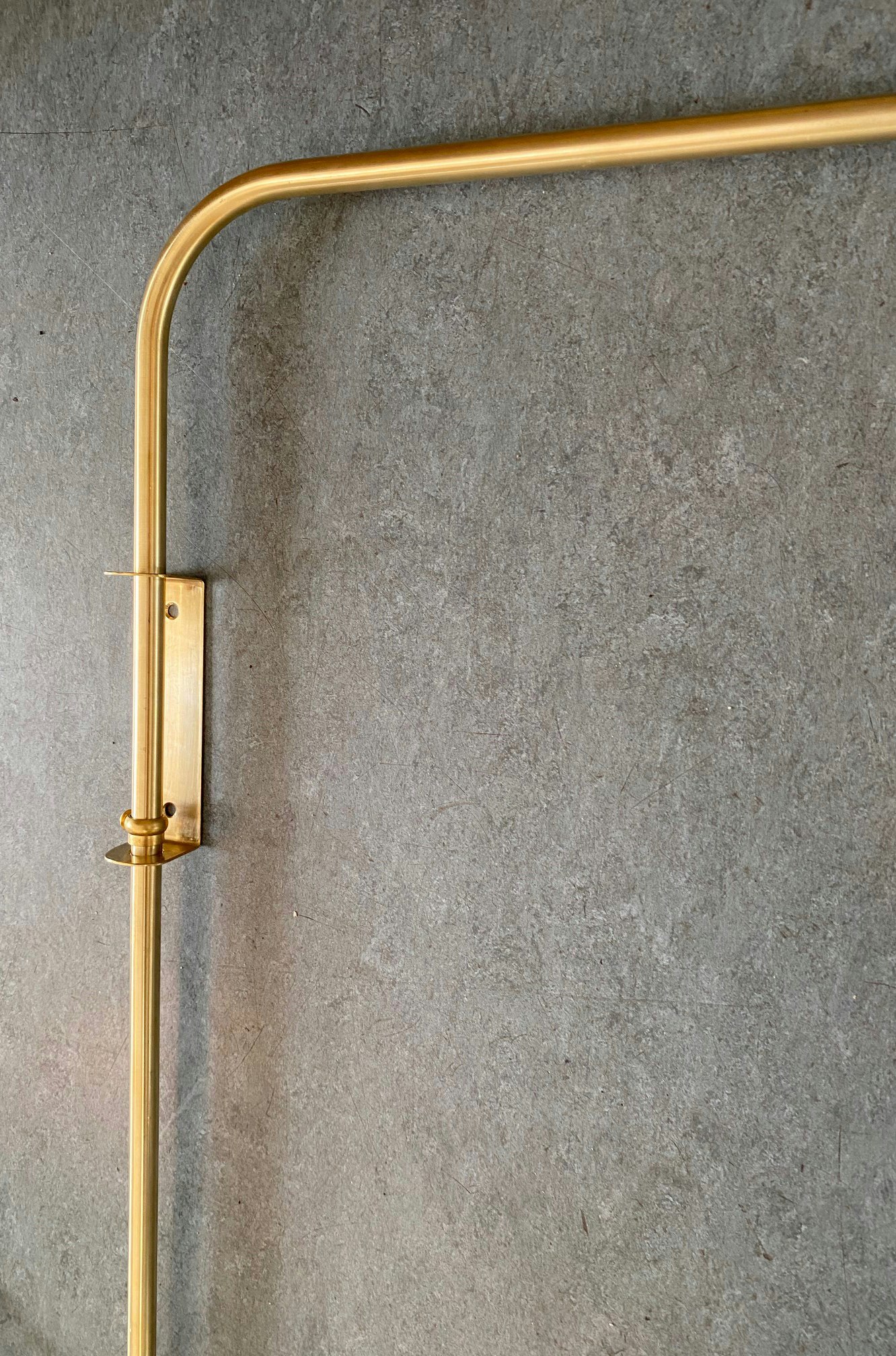 Vägglampa i obehandlad mässing WALL RING