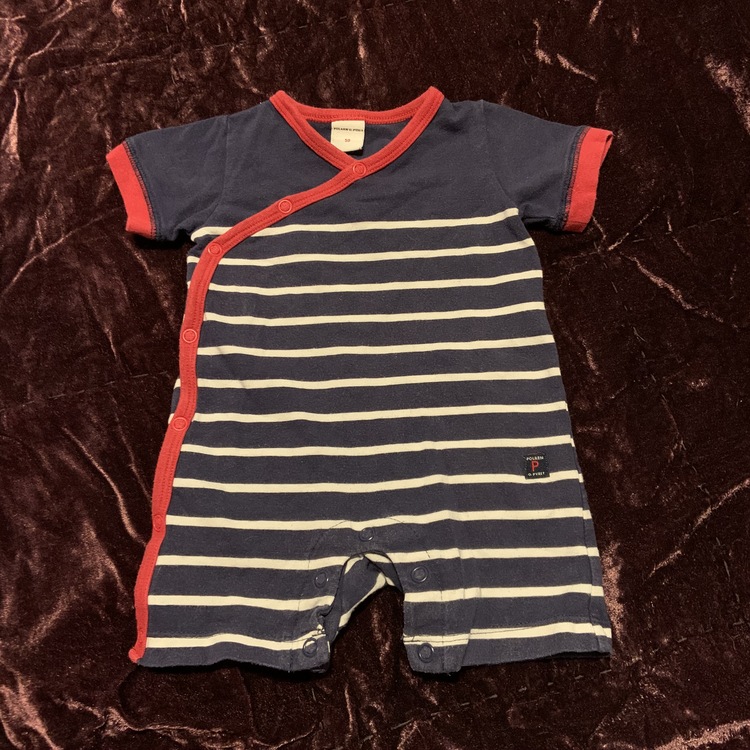 Kortärmad och kortbent jumpsuit i mörkblått, rött och vitt från PoP stl 50