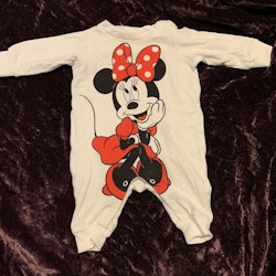 Vit pyjamas med tryck av Mimmi från Disney stl 56