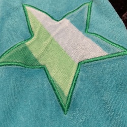 Färgglad jumpsuit med ränder och en stjärna från MeToo stl 56