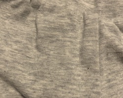 Ljusgråmelerade kortbyxor / shorts med volanger på rumpan från Tiny one stl 56