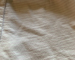 Vita byxor med ljusrosa muddar och ränder från HM stl 62