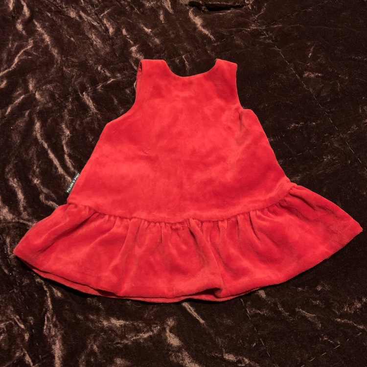 Röd ärmlös klänning med fickor och volangkjol från PoP stl 62