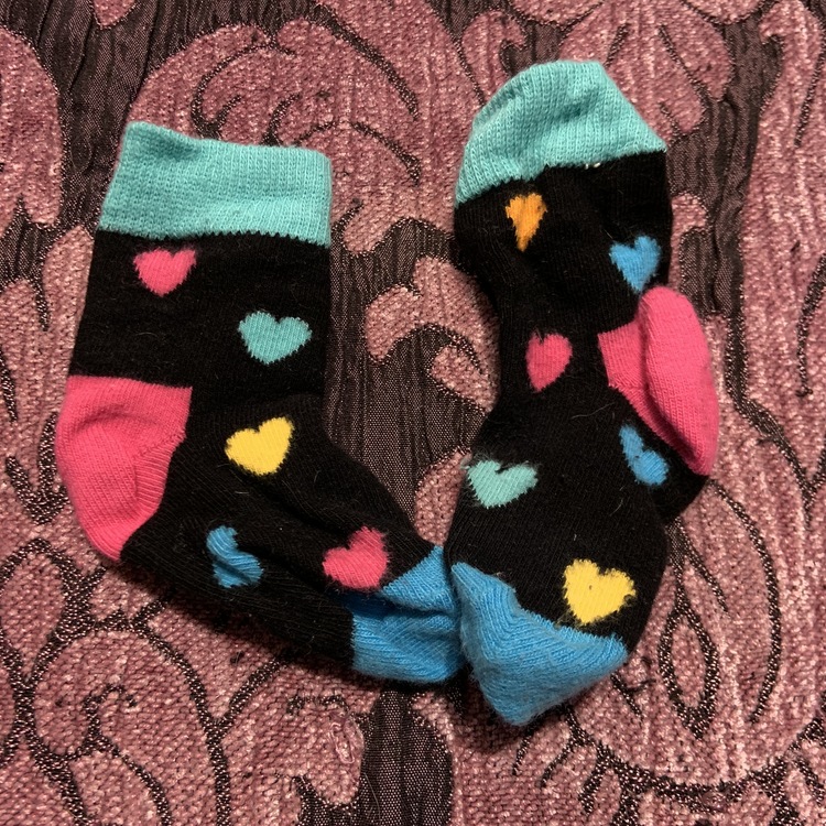 Ett par strumpor med hjärtan från Happy Socks stl 16-18