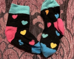 Ett par strumpor med hjärtan från Happy Socks stl 16-18